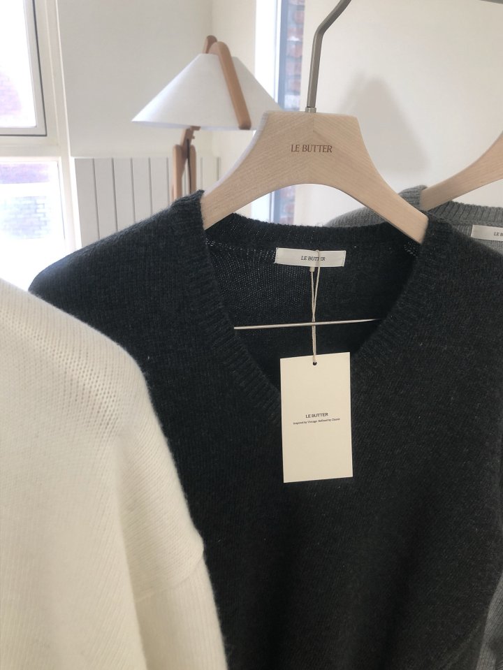 [LE BUTTER] Cashmere V-Neck Knit 4