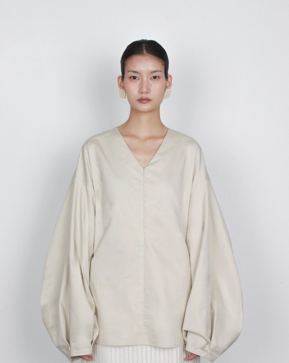 [TEXTURE] Tun V-Neck Balloon Blouse 10