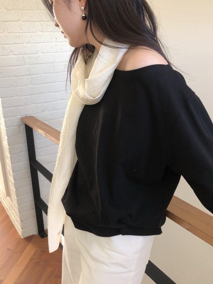 [LE BUTTER] Wide-Neck T-Shirt 2