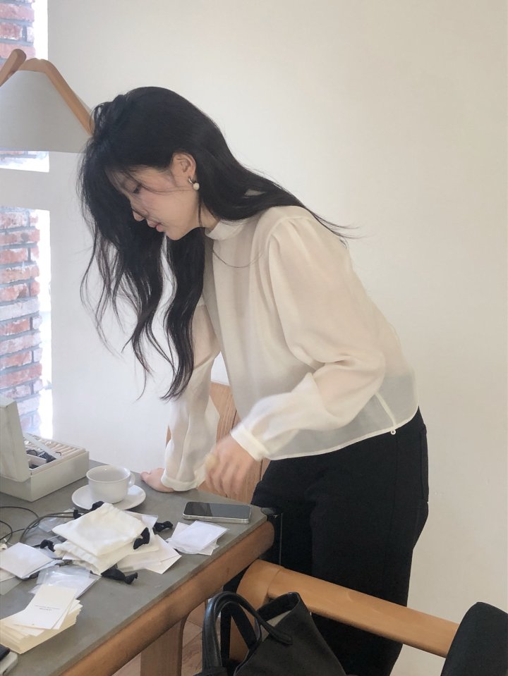 [LE BUTTER] Scarf Blouse 7