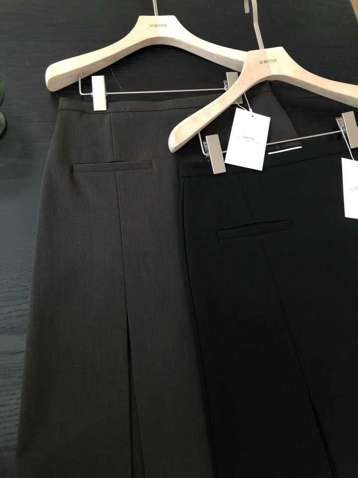 [LE BUTTER] Knob Slit Skirt 7