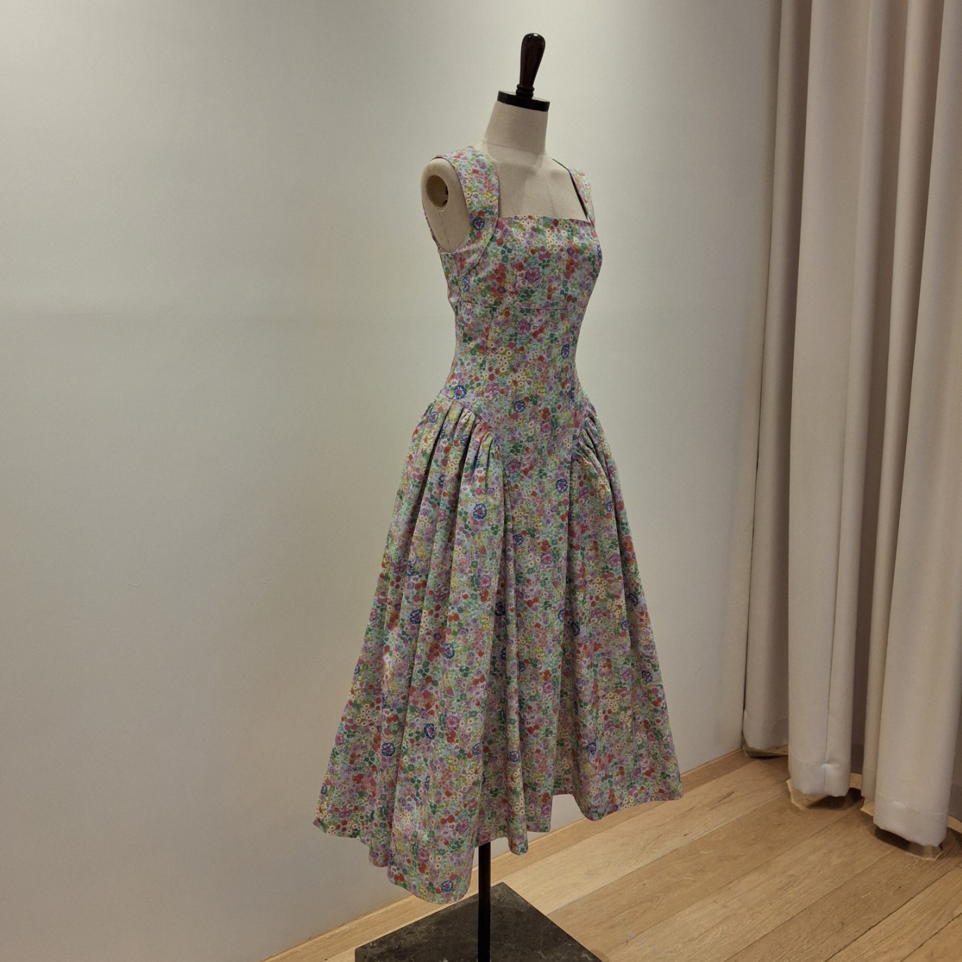 Flu Sleeveless Dress 2