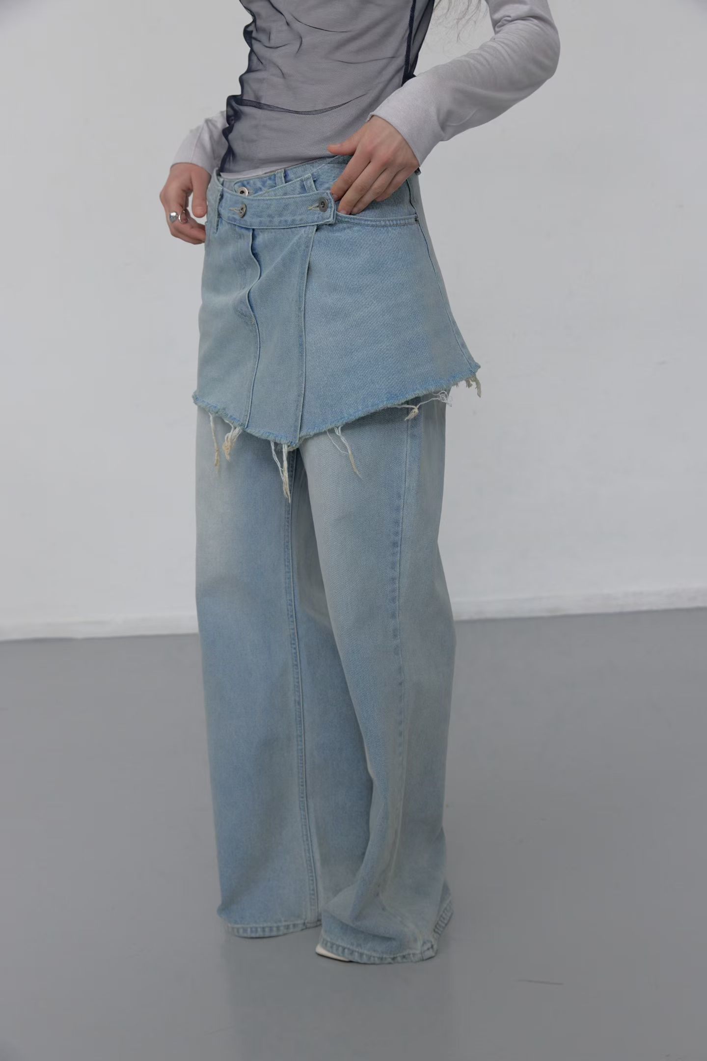 [FOUNDATION] Dwen Wrap Semi-Bootcut Washed Denim Pants Set 9