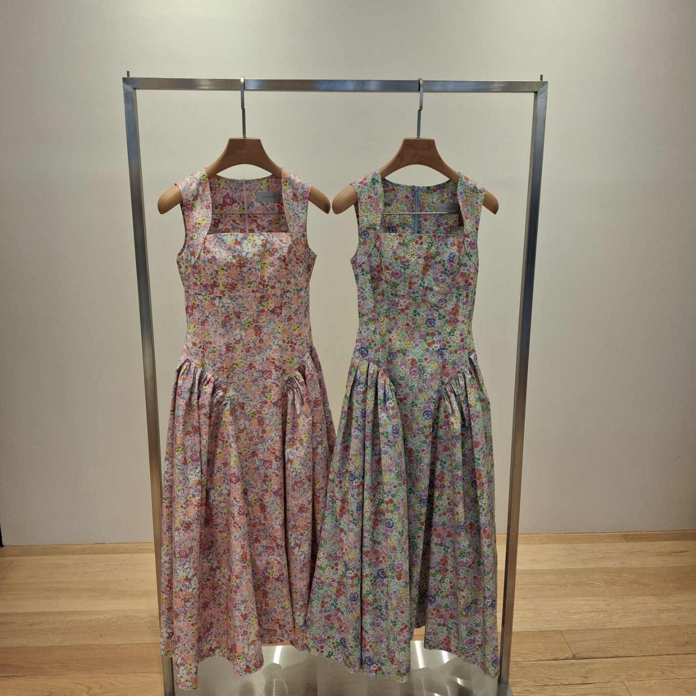 Flu Sleeveless Dress 4