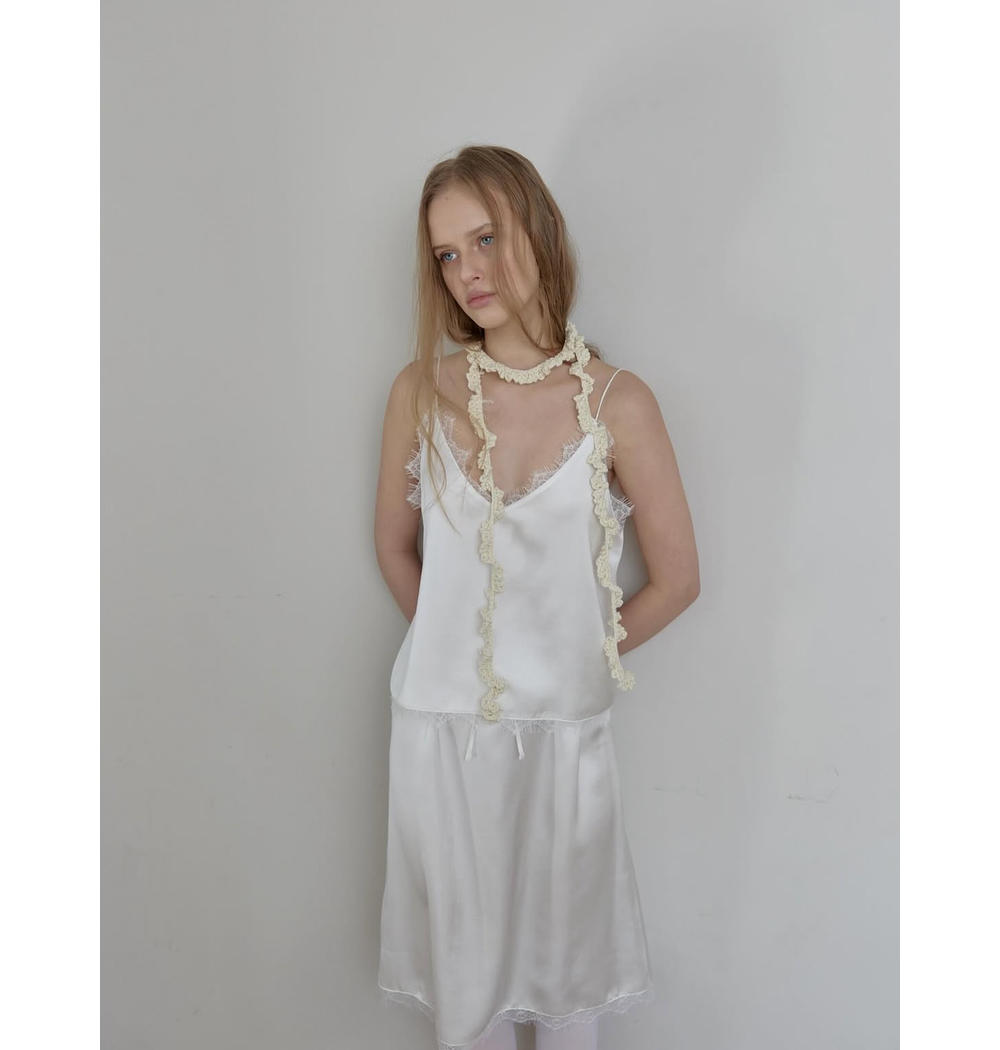 [CEST LA VIE] Rouge Lace Satin Sleeveless Blouse 3