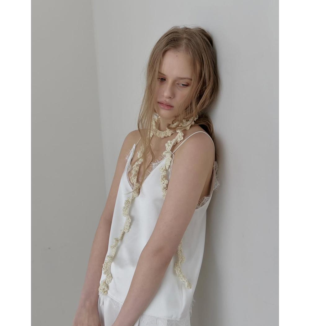 [CEST LA VIE] Rouge Lace Satin Sleeveless Blouse 4