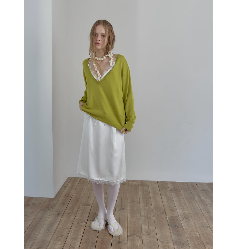 [CEST LA VIE] Deep V-Neck Pullover 4