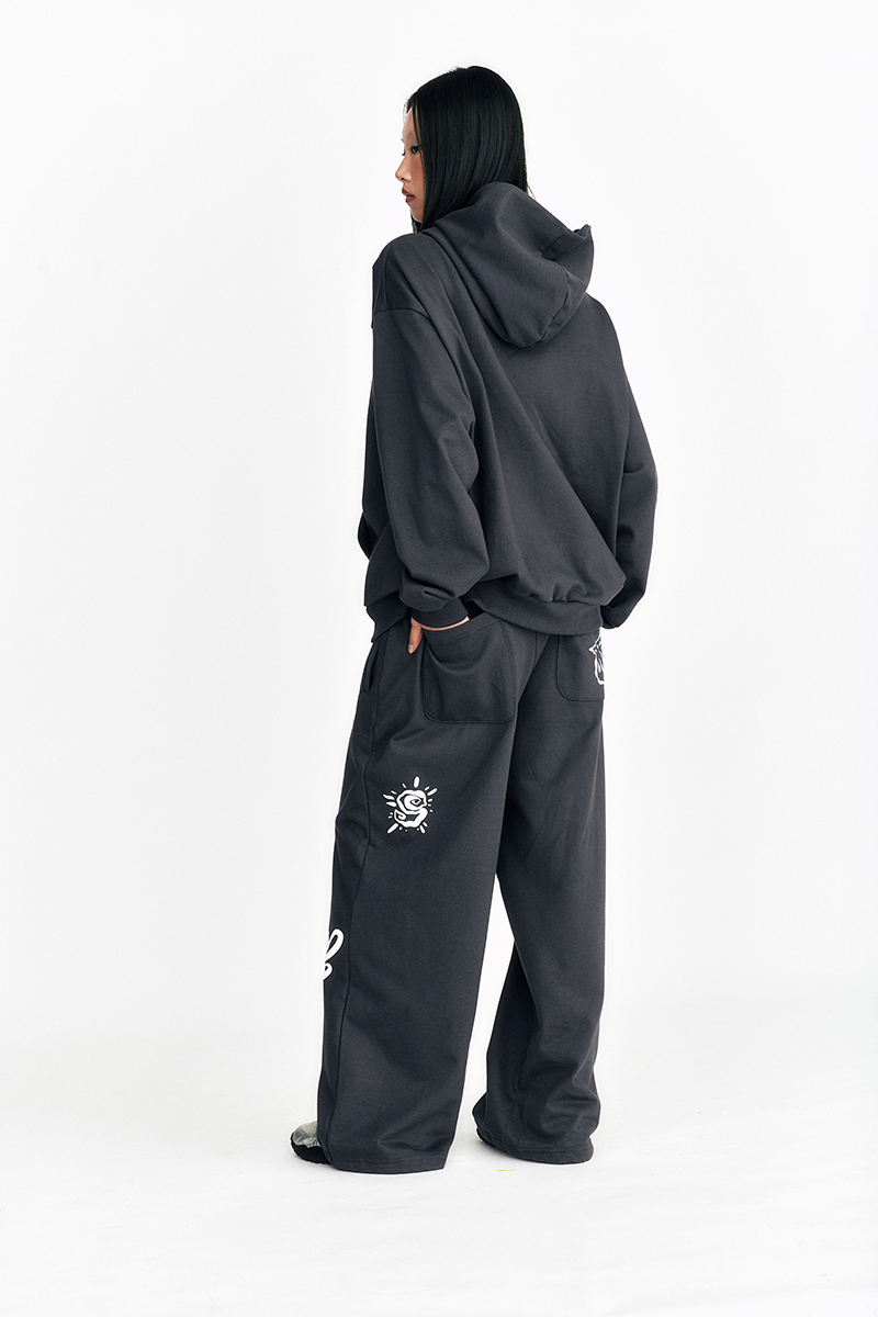 [SSERPE] SYMBOL EMBOSSED SWEAT PANTS 3