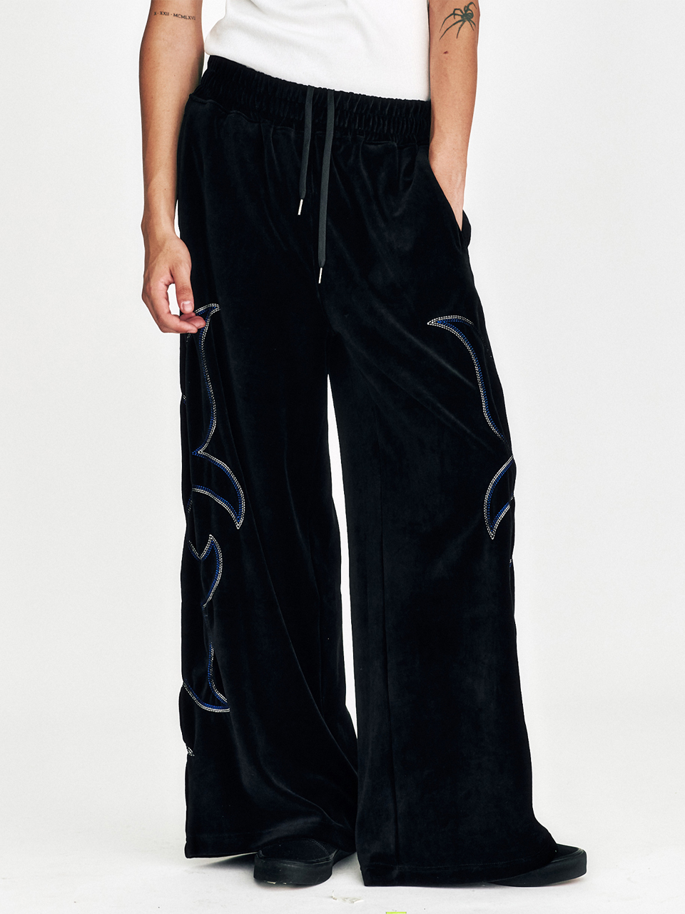 [SSERPE] WESTERN EMBROIDERY VELVET WIDE PANTS PUMA 7