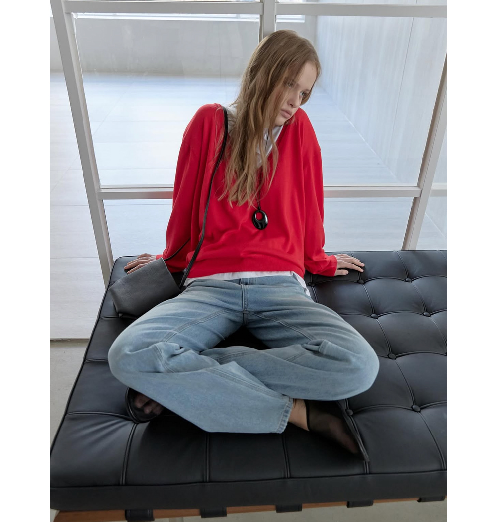 [CEST LA VIE] Deep V-Neck Pullover 5