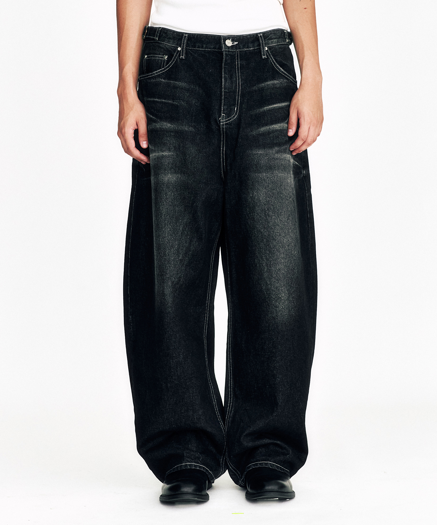 [SSERPE] NIGHT RIDER CURVED DENIM PANTS 7
