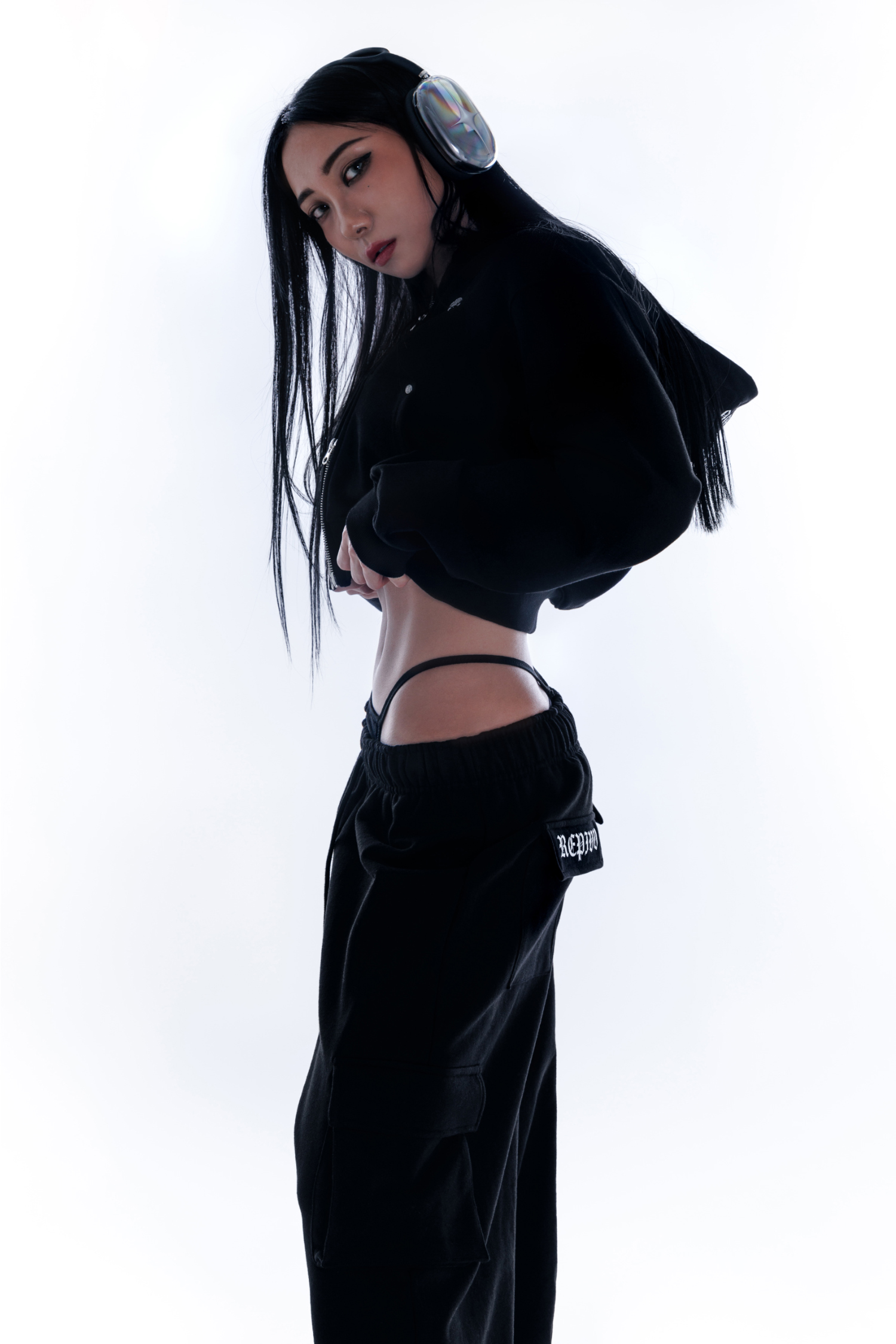 [REPIVV] Distressed Logo Cargo Jogger Pants 6