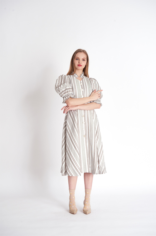 [FREAKS BY KIMTAEHOON] Romantic Frill Neckline, Bell-Sleeved Shirt Dress 7