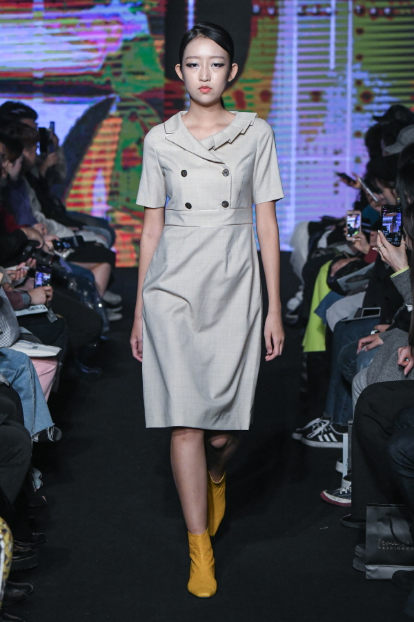 [FREAKS BY KIMTAEHOON] Asymmetrical Structural Neckline 100% Summer Wool Summer Suit Dress_Sand Beige 6
