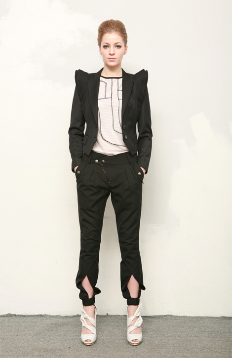 [FREAKS BY KIMTAEHOON] Front Ankle Slit Wool Blend Skinny Slacks 2