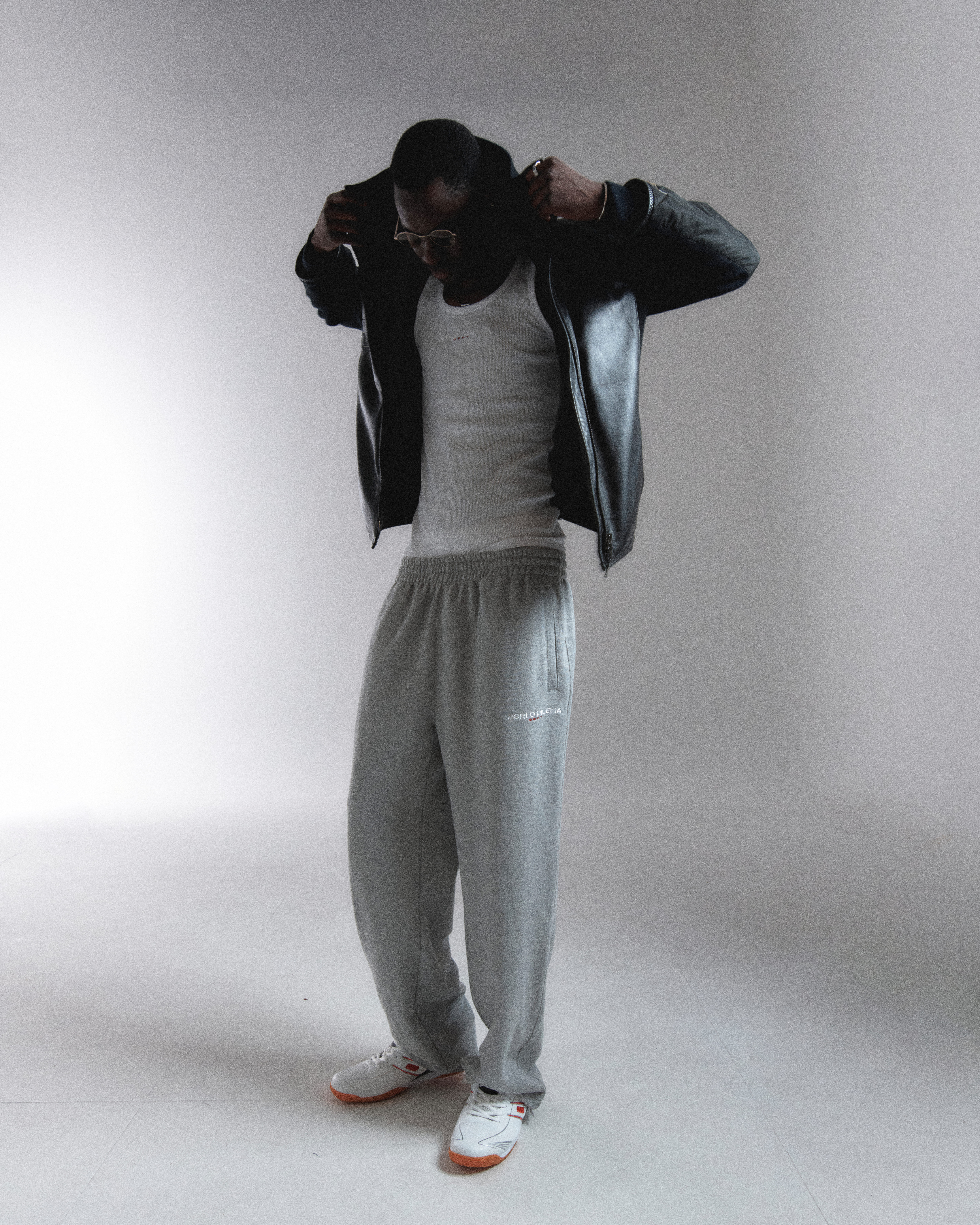 WORLD DILEMA DEPT' EMBROIDERY SWEAT PANTS-GREY 3