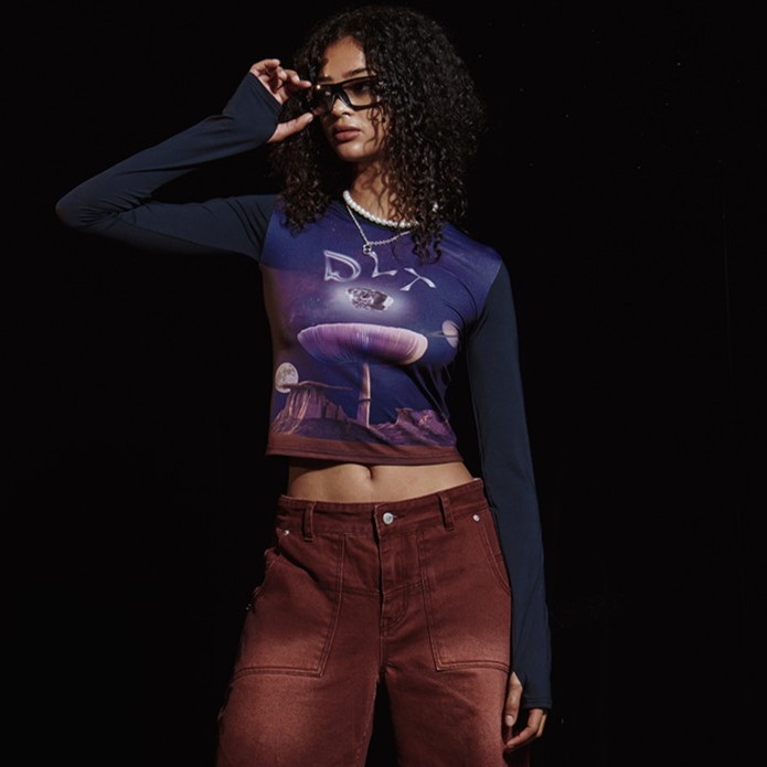 DLT WARMER GRAPHIC CROP T-SHIRTST 3