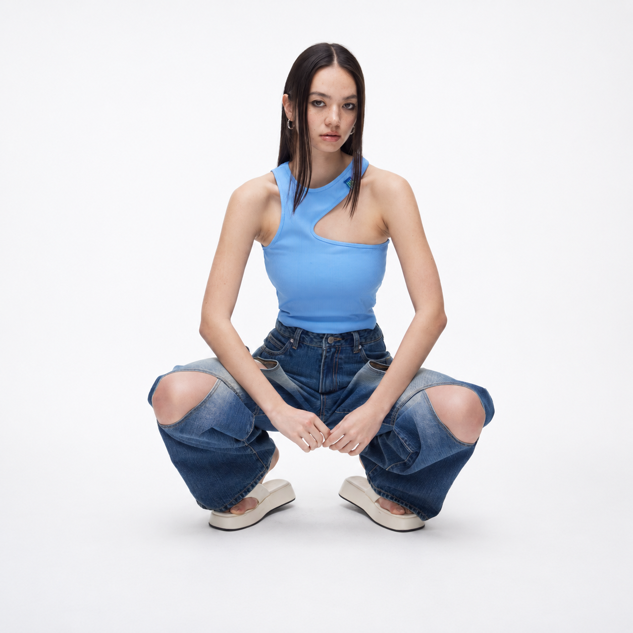 Airly Cut-Out Sleeveless T-Shirts 2