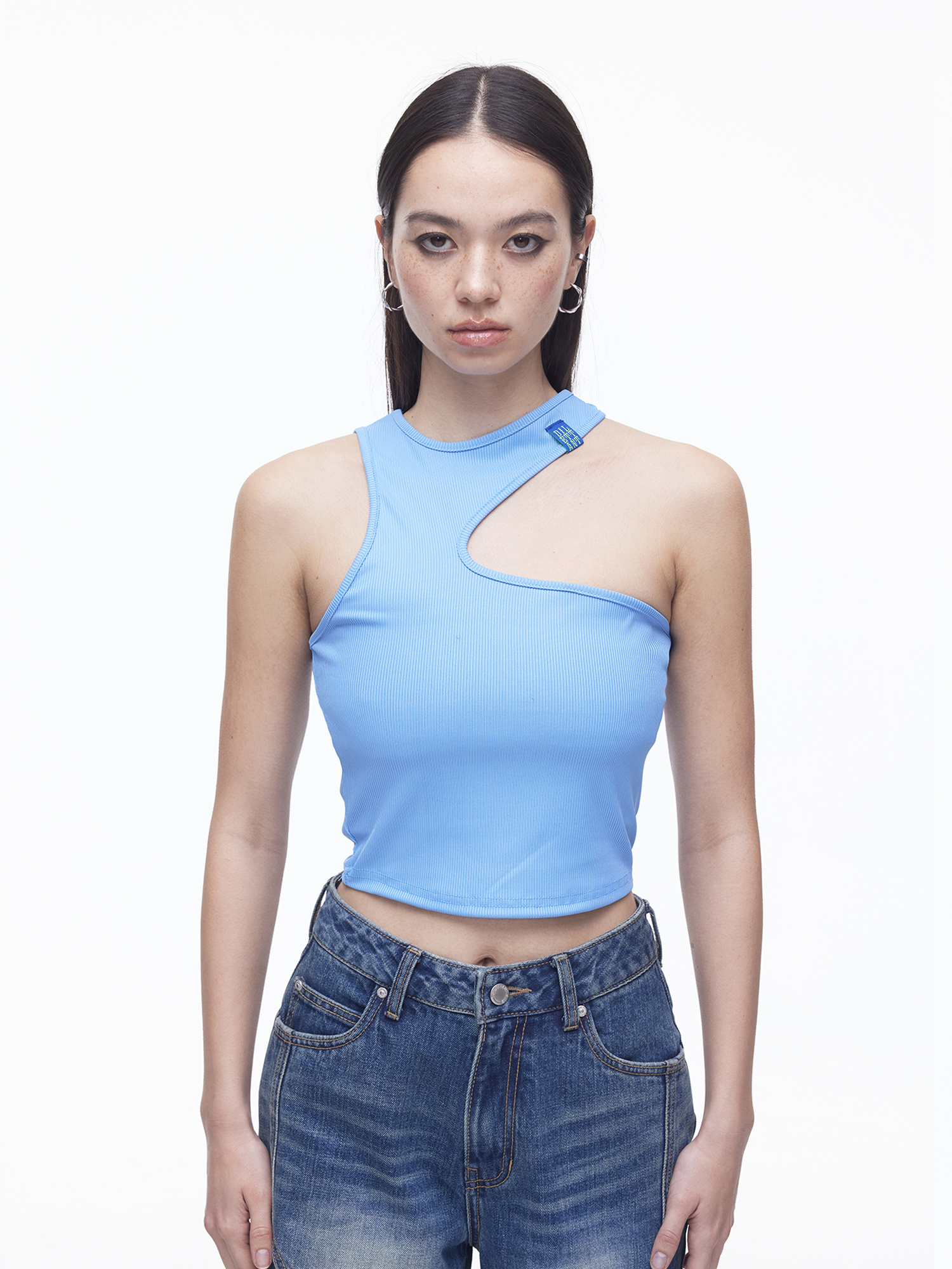 Airly Cut-Out Sleeveless T-Shirts 5