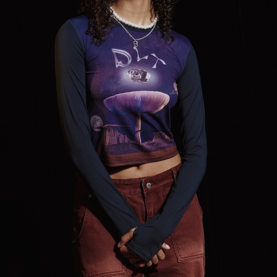 DLT WARMER GRAPHIC CROP T-SHIRTST 5