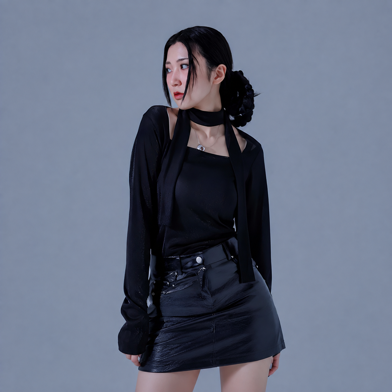 METAL SQUARE NECK T-SHIRTS-BLACK 2