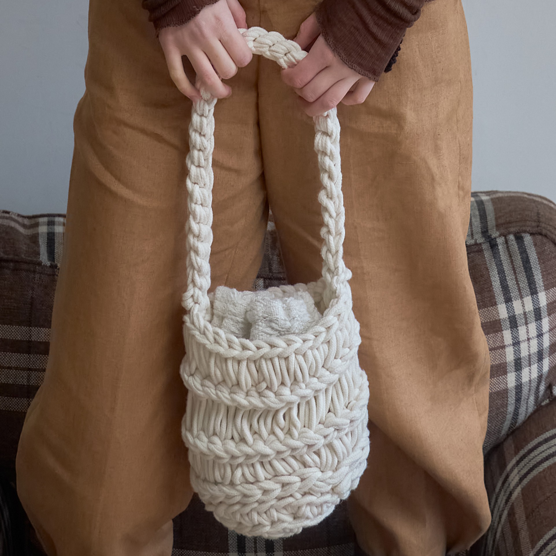 SOLIVE BAG ROUND-IVORY 2