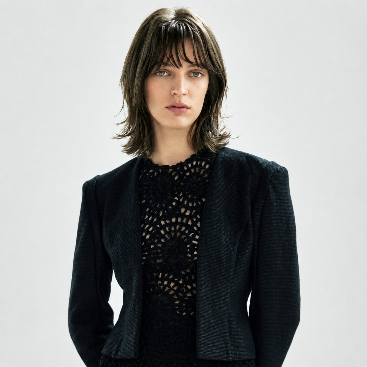 GARACE CROPPED JACKET-BLACK