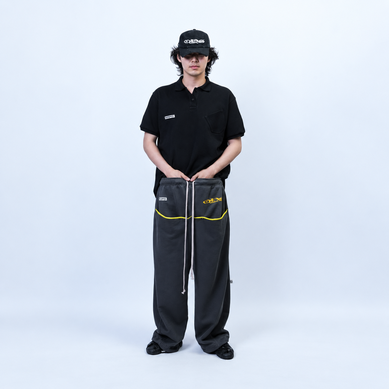 スタッズ付きピンタックワイドレッグスウェットパンツ-黒
