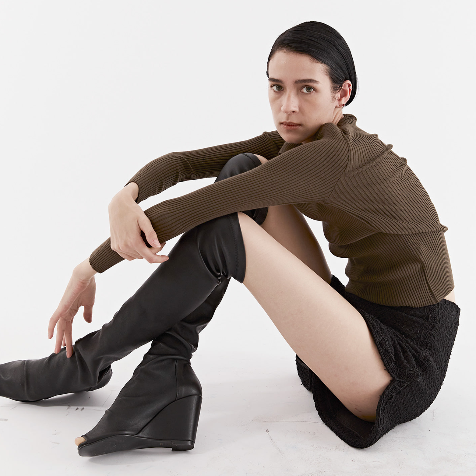 RAVEN OBLONG TWEED SHORTS-BLACK 2