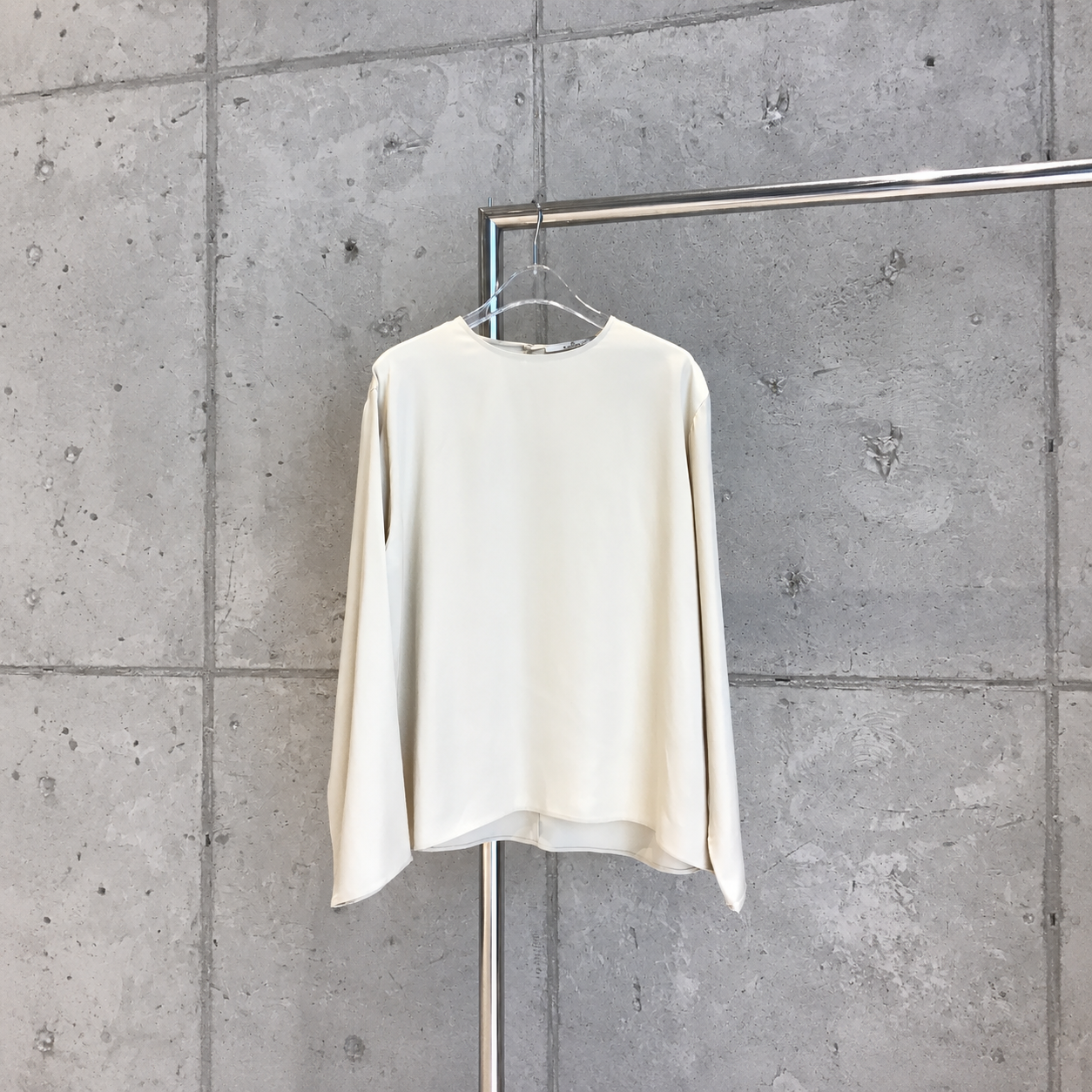 Silky Back Slit Blouse CREAM 7