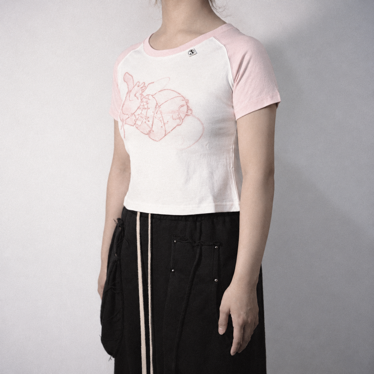 Heart Graphic Cropped Raglan T-Shirt White 2