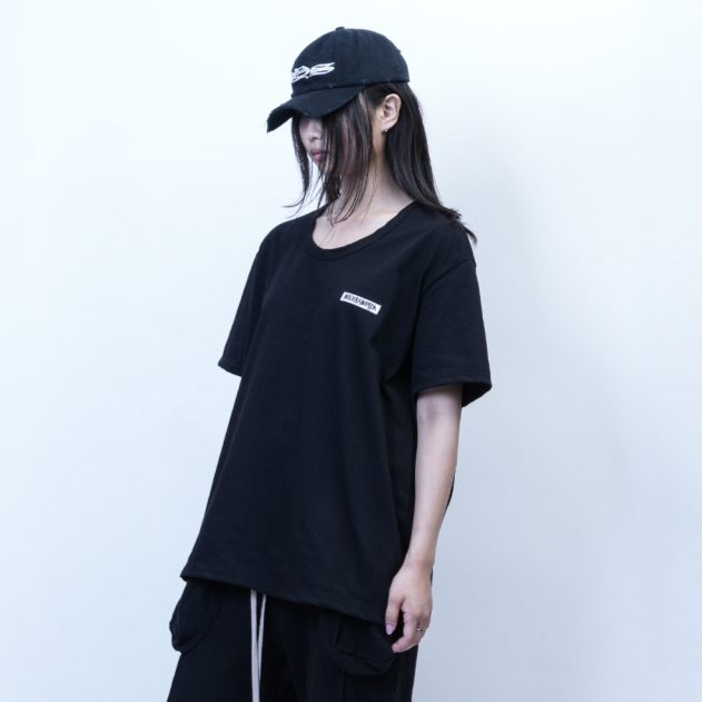 Basic U-Neck Distressed Graphic Tee Black 2