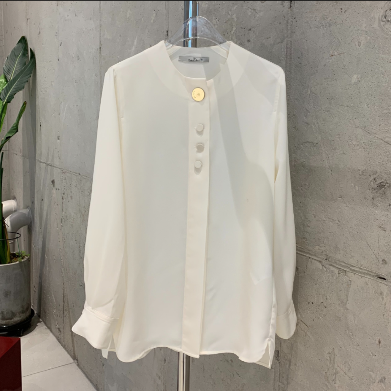 Rookie Button Point Blouse IVORY 8