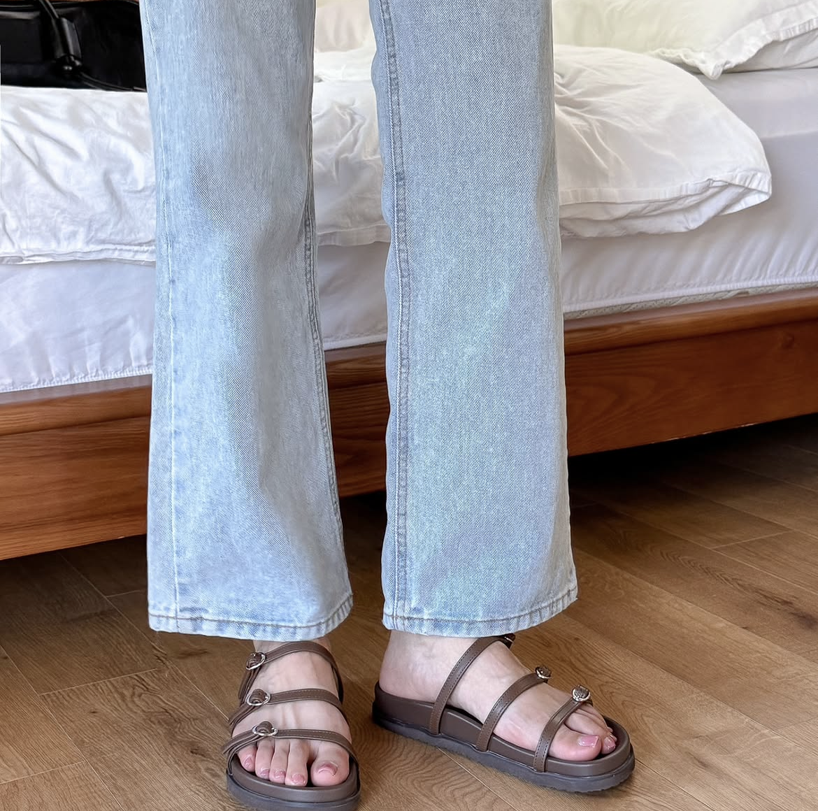 CA8392 3-Strap Belt Sandals 2